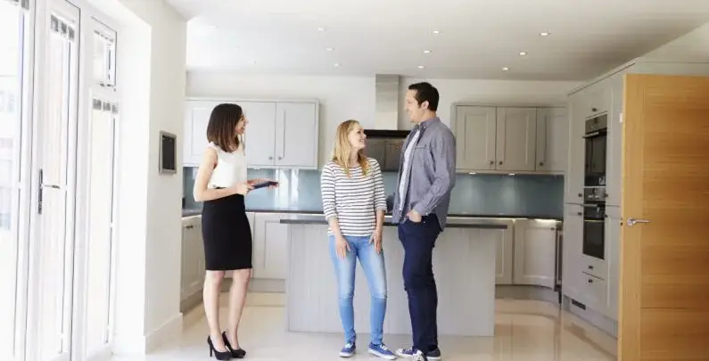 Domowskaz – dlaczego warto korzystać z usług agenta nieruchomości?